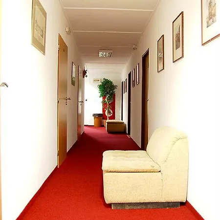 Free Zone Hostal *