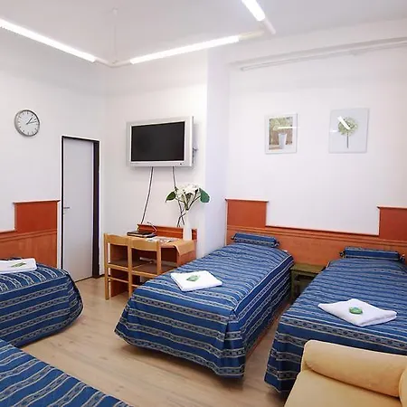Free Zone Hostal Praga