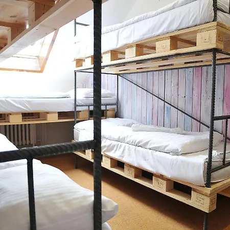 Free Zone Hostal *